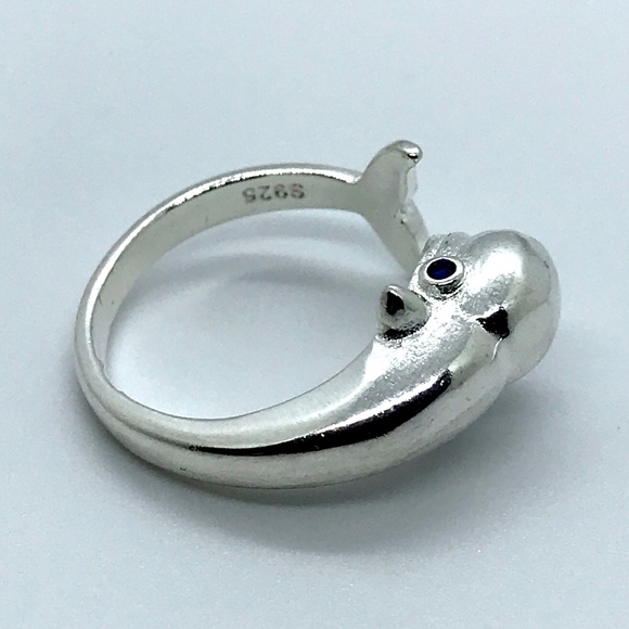 Darling Silver Beluga Ring w/ Gift Box & Tag - Picture 2 of 5